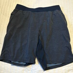 Lululemon- The Short 9’ Large Lined